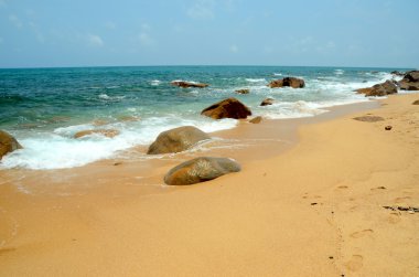 Kayalar içinde Hainan, Çin, denizde Mayıs 2011