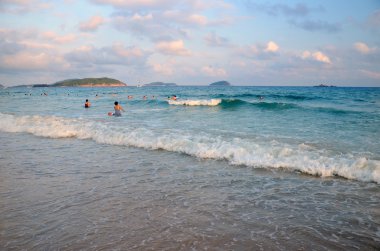 Yalong bay üzerinde sörf, Hainan Adası, Türkiye, Mayıs 2011