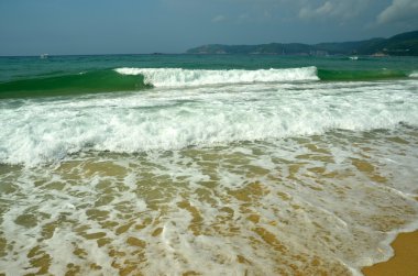 Hainan Hainan Adası Çin üzerinde sörf; Sanya Yalong Bay, Mayıs 2011