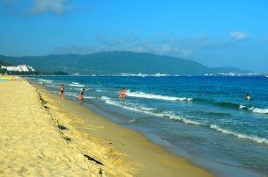 Yürüyüş deniz kıyısında, Hainan Adası Çin, Mayıs 2011