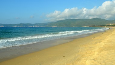Hainan Hainan Adası Çin üzerinde sörf; Sanya Yalong Bay, Mayıs 2011