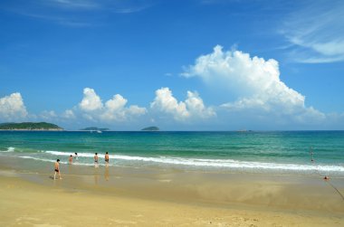 Hainan Adası Çin, Sanya, Yalong Bay, kumsalda Mayıs 2011