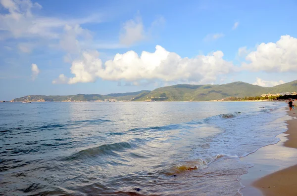 Güney Çin Denizi kıyısında, Bay Yalong, Hainan Adası Çin, Mayıs 2011