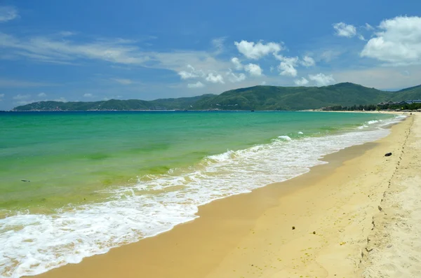 Stranden på ön Hainan, Kina, Sanya, Yalong Bay, maj 2011 — Stockfoto
