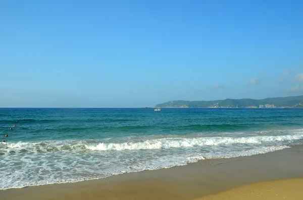 İnternet üzerinde Hainan Adası, Çin, Sanya, Yaluvan Bay, Mayıs 2011 — Stok fotoğraf