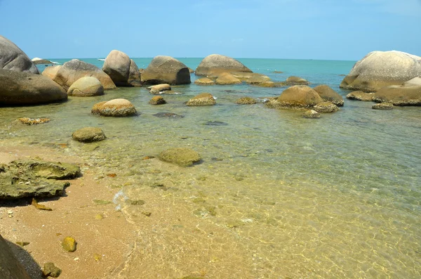 Rocas dentro del mar —  Fotos de Stock