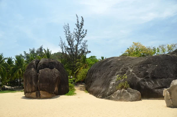 Las enormes piedras en la playa, el fin de Park World, China, Hainan, S —  Fotos de Stock