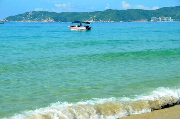 Strand op Hainan Island, China, Sanya Yalong Bay, kan 2011 — Stockfoto