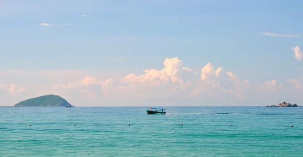 Båtliv, Hainan Kina, Hainan; Sanya, Yalong Bay, maj 2011 — Stockfoto
