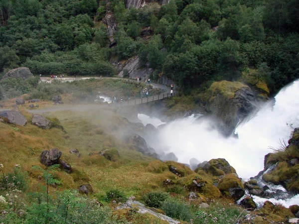 Bairro da cachoeira Briksdale, Noruega — Fotografia de Stock