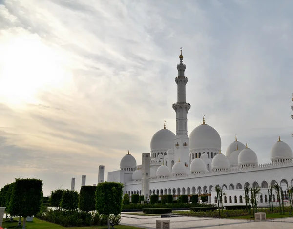 Scheich-Zayed-Moschee in abu dhabi, vereinigte arabische Emirate — Stockfoto