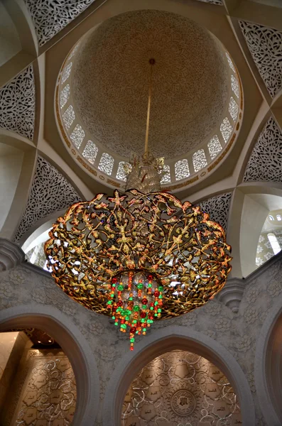 Шейх засмажив мечеть в Абу - Дабі, об "єднані араб - емірати. — стокове фото