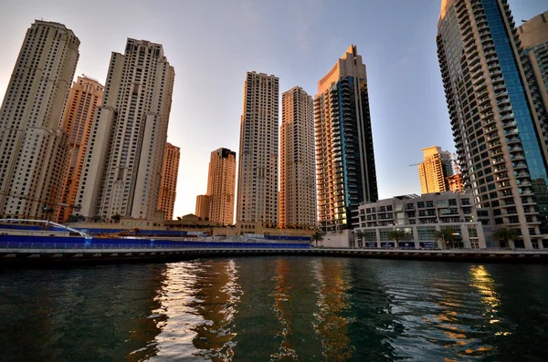 Arranha-céus em Dubai, Emirados Árabes Unidos — Fotografia de Stock