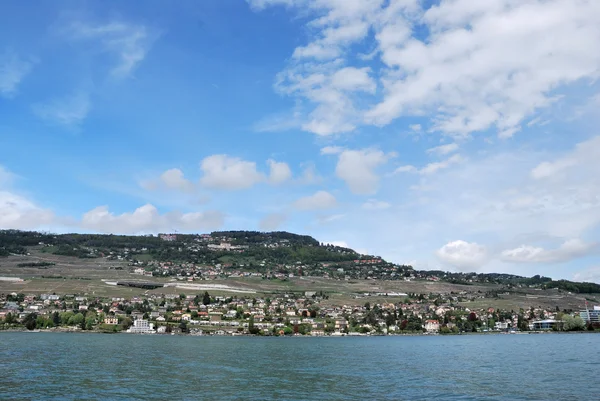 Asma teraslar, İsviçre köyden bir görünümünü. — Stok fotoğraf