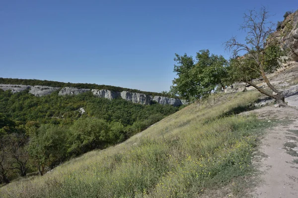 Шлях Стародавнього Печерного Міста Чуфут Кале — стокове фото