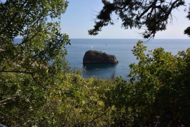 Kırım 'daki Cape Fiolent' teki Georgievskaya kayasının manzarası