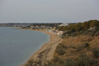 Kırım 'daki Sivastopol Uchkuevka plajının akşam manzarası