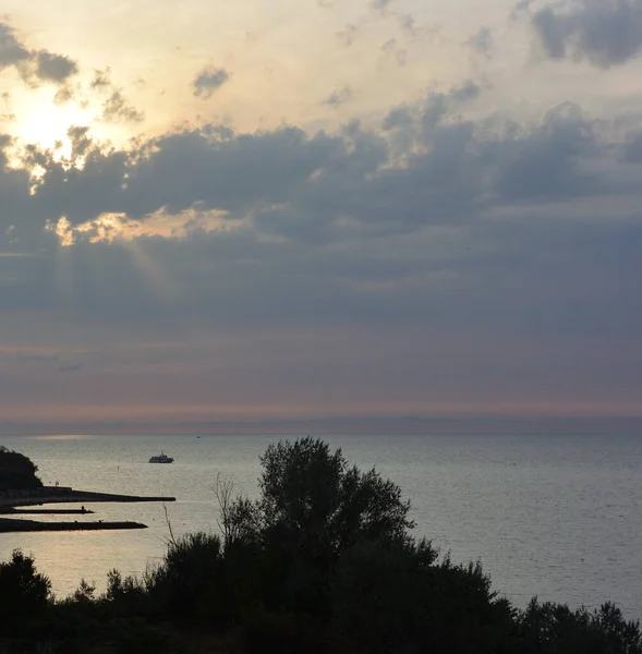 Ηλιοβασίλεμα Στον Εύξεινο Πόντο Στην Πόλη Της Σεβαστούπολης Στην Κριμαία — Φωτογραφία Αρχείου