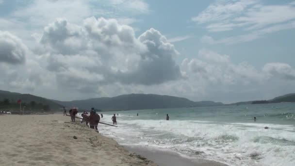 Sanya Čína Května 2011 Odpočinek Pláži Ostrově Hainan Yalong Bay — Stock video