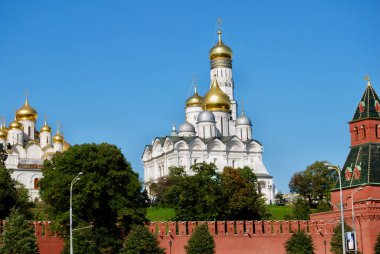 MOSCOW, RUSSIA - SEPTEMBER 5, 2009: Moskova Nehri 'nden gelen Başmelek Aziz Mikail Katedrali