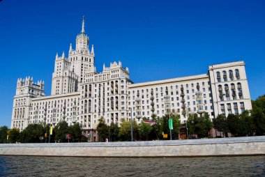 MOSCOW, RUSSIA - 5 EYLÜL 2009: Moskova Nehri boyunca nehir yürüyüşü