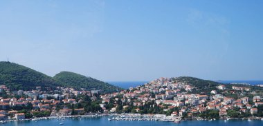 Dubrovnik, Hırvatistan - 10 Eylül 2009: Hırvatistan 'ın D8 otoyolu boyunca manzarası
