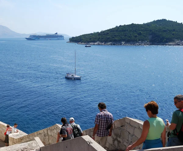 Dubrovnik Kroatien September 2009 Turister Besöker Den Antika Staden Dubrovnik — Stockfoto