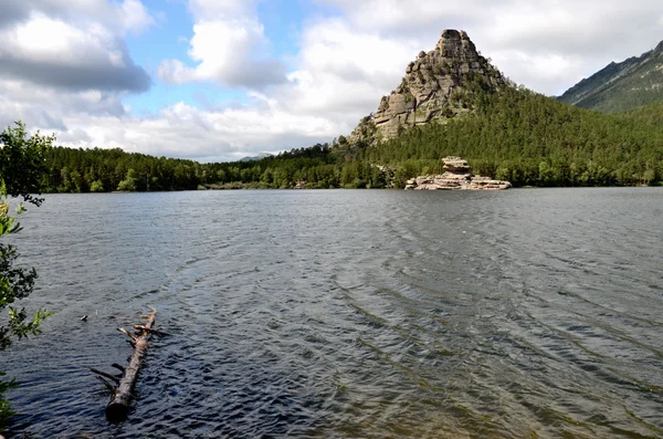 Okzhetpes rock ve göl Borovoe, Devlet Ulusal Tabiat Parkı "Bü — Stok fotoğraf