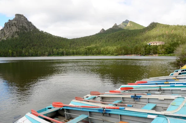 Okzhetpes rock ve göl Borovoe, Devlet Ulusal Tabiat Parkı "Bü — Stok fotoğraf