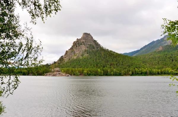 Okzhetpes rock ve göl Borovoe, Devlet Ulusal Tabiat Parkı "Bü — Stok fotoğraf