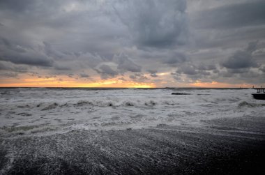 Fırtına sahilde Sochi, Rusya Federasyonu