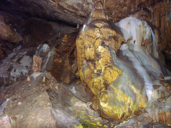Stalactites de la nouvelle grotte Afon — Photo