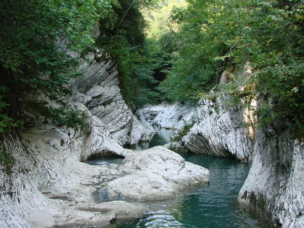 Rivière de montagne Hosta — Photo