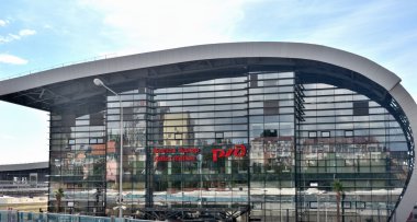 Tren istasyonu Adler şehrin görünümünü