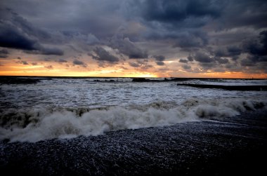 Fırtına sahilde Sochi, Rusya Federasyonu