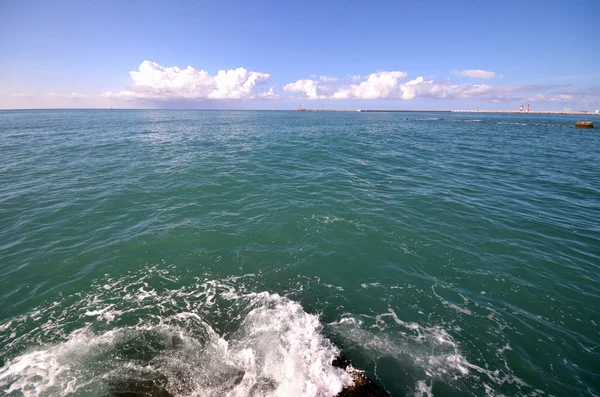 Com vista para o Mar Negro no Sochi, Rússia — Fotografia de Stock