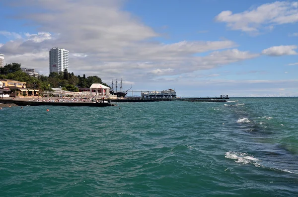 Vista da praia em Sochi, Rússia — Fotografia de Stock