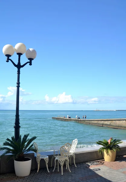 Vista da praia em Sochi, Rússia — Fotografia de Stock