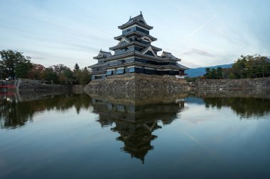 NAGANO, Japon, OKT. 28, 2020. Matsumoto Kalesi 'nin editör fotoğrafı..