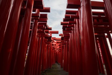 GUNMA, JAPON, OKT. 10. 2020. Koizumi Inari Tapınağı Kapıları 'nın editör fotoğrafı.. 