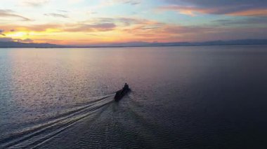 Sudaki Teknenin Hava Görüntüsü