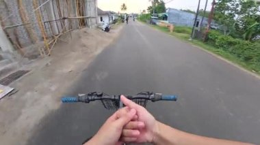 Yolda Bisiklet Sürüşü 'nün İlk Kişi Görünümü