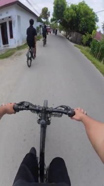 Yolda Motorun İlk Kişisi Görünümü