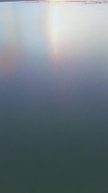 Huzurlu bir Waterscape Üzerinde Huzurlu Gün Batımı