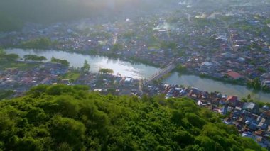 Nehir ve Şehir 'in Havadan Görünümü