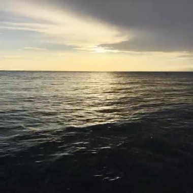 Gorontalo Denizi 'nde Günbatımında Güzel Deniz Manzarası