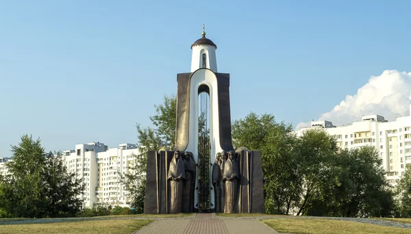 Pohled památník "ostrov odvahu a bolestné" oddaný do běloruského vojáci internacionalisté, kteří zemřeli v Afghánistánu. Minsk, Bělorusko — Stock fotografie