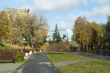 Ryazan. Sonbaharda Lybidsky Bulvarı. Evpatiy Kolovrat Anıtı. Heykeltıraş Oleg Sedov. Rusya Ekim 2020