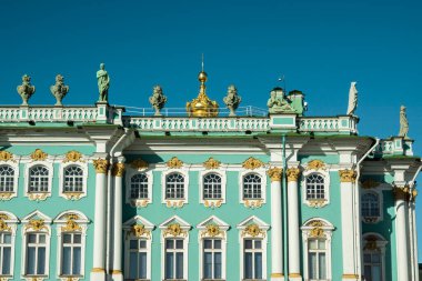 Kış Sarayı 'nın mimarisi, Hermitage, St. Petersburg. Rusya Mart 2021 