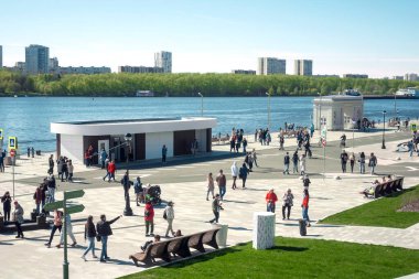 Yeniden yapılanmadan sonra Moskova 'daki set ve rıhtımlardaki Kuzey Nehri İstasyonu' nun terasından, Rusya Mayıs 2021 'e bakın. 